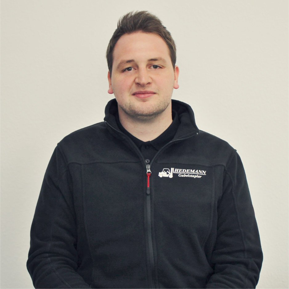 Timo Meyer – Materialwirtschaft Timo Meyer zuständig für Ersatzteile und Bestellungen